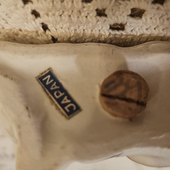 Mid-century Ceramic Japanese  Kitschy Salt and Pepper Shakers - Picture 7 of 8